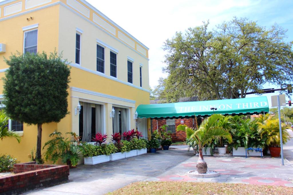 Downtown St. Petersburg Hotel | The Inn On Third