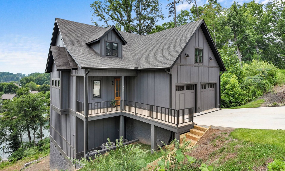 Seneca House | The Keowee Canopy Retreat Life: Custom Lakefront Gem With Unbeatable Views!