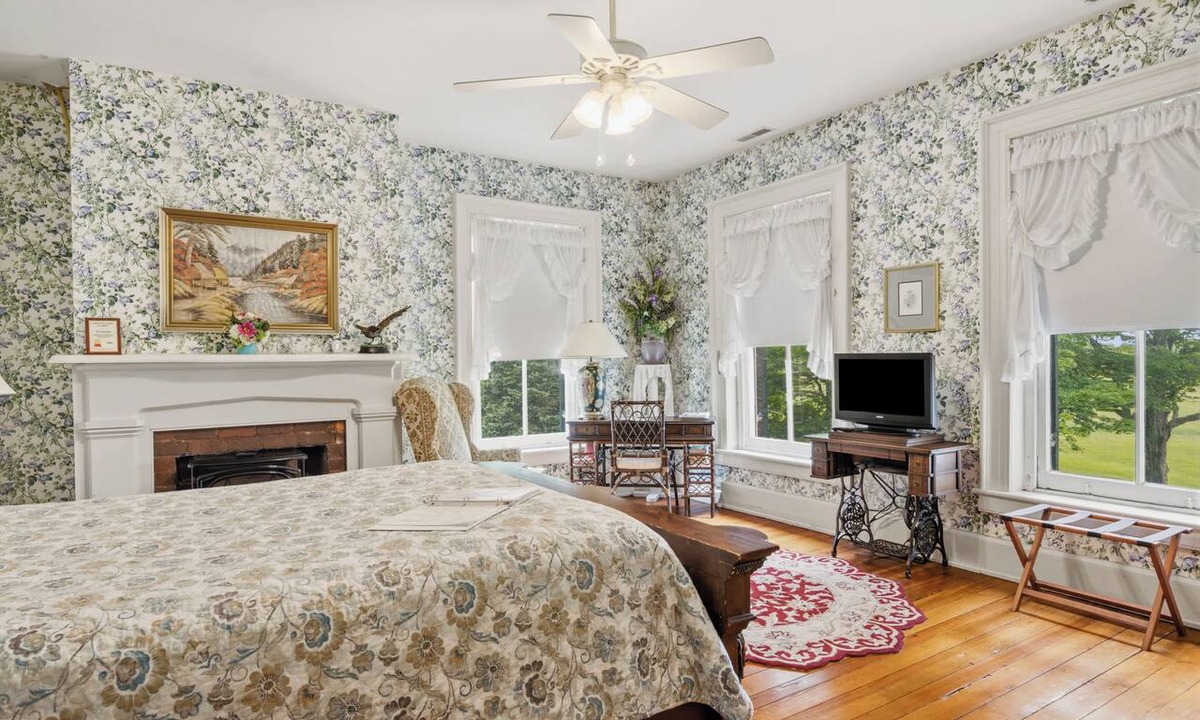 Dublin Bed & Breakfast | The Magill Suite Historic Rockwood Manor
