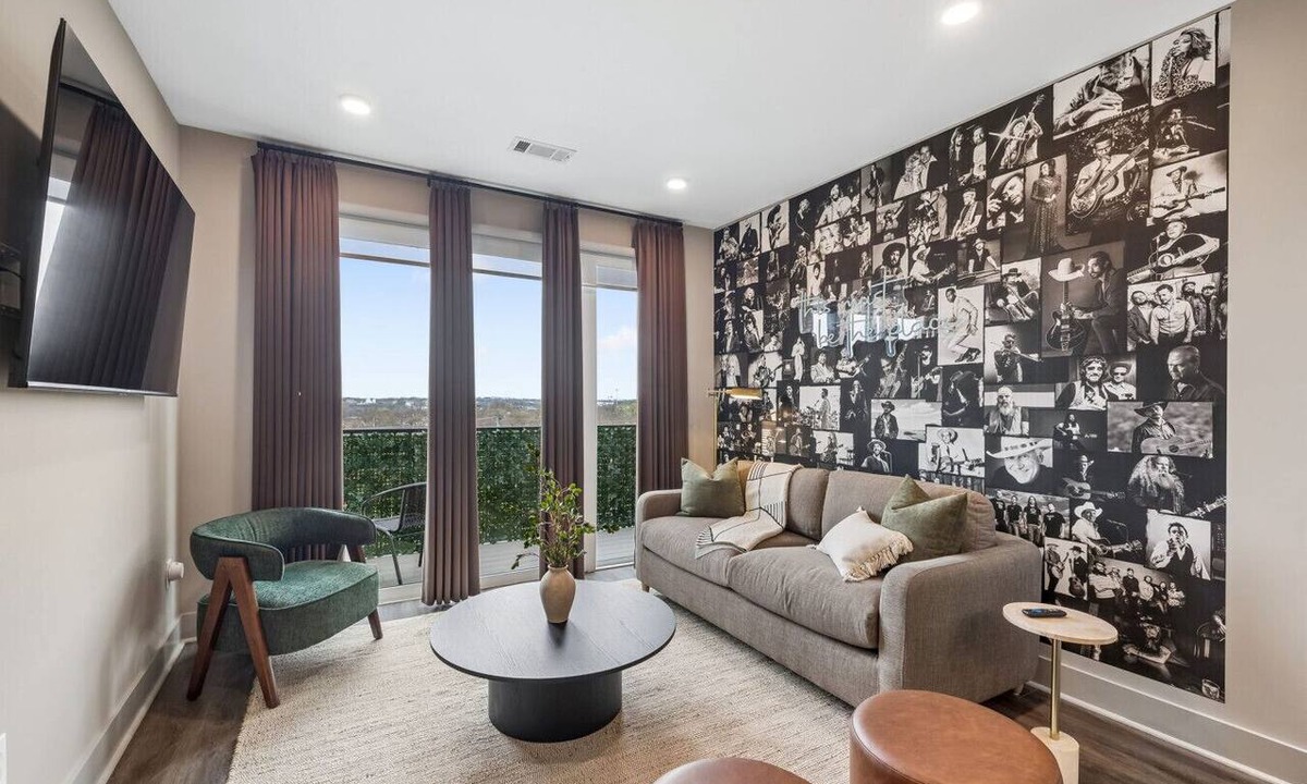 Rolling Mill Hill Apartment | THE Place: Chic 1BR|Heart of Nashville|Rooftop|Gym