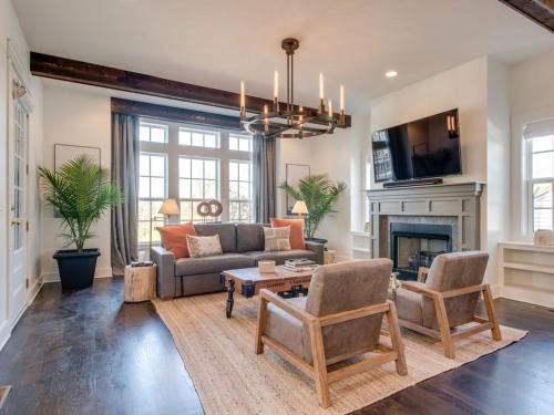 Shelby Hills House | The Presley - Rooftop Hot Tub & Fire Pit with Views
