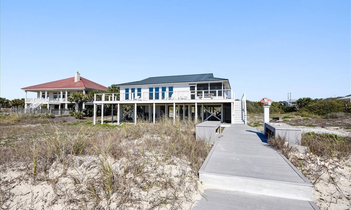 Plantation House | THE QUINTESSENTIAL BEACHFRONT HOME!