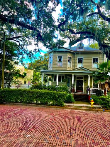 Thomas Square House | The Starland 1899 Groups by Forsyth Park