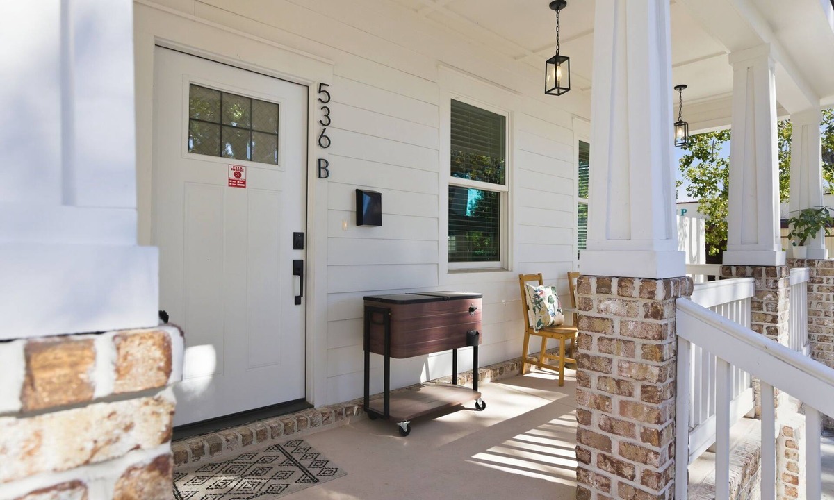 Thomas Square House | The Starland Sweet House PINK (No Pets)