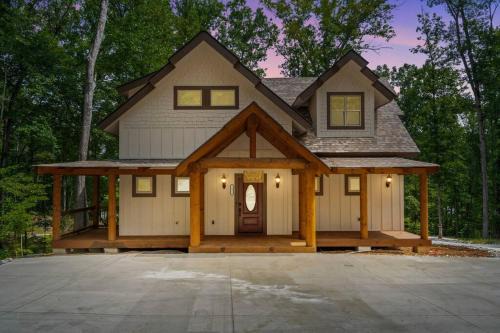 West Union House | The Starling Bear Den on Lake Keowee