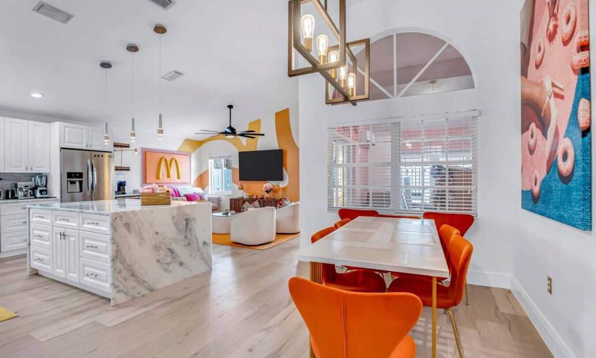 Sunrise House | The Sundae House/Hot Tub/Steps from Sawgrass Mall