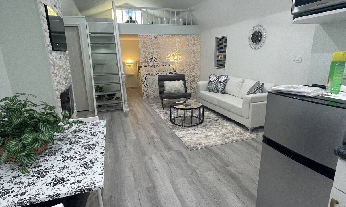 Altamonte Springs Bed & Breakfast | The Tiny Cottage in The Springs