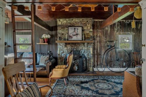 Madison House | The Whiskey River Lodge
