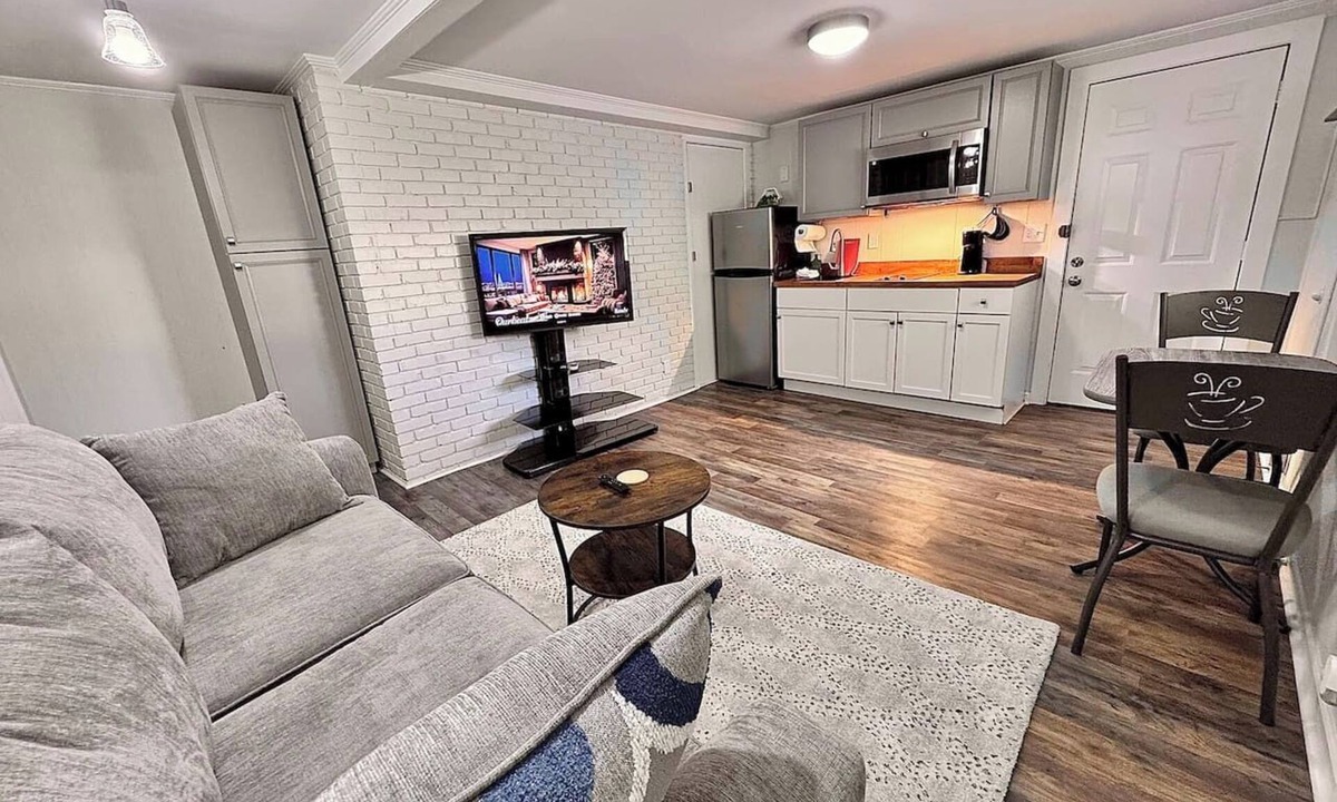 Shell Point House | The White Brick Escape