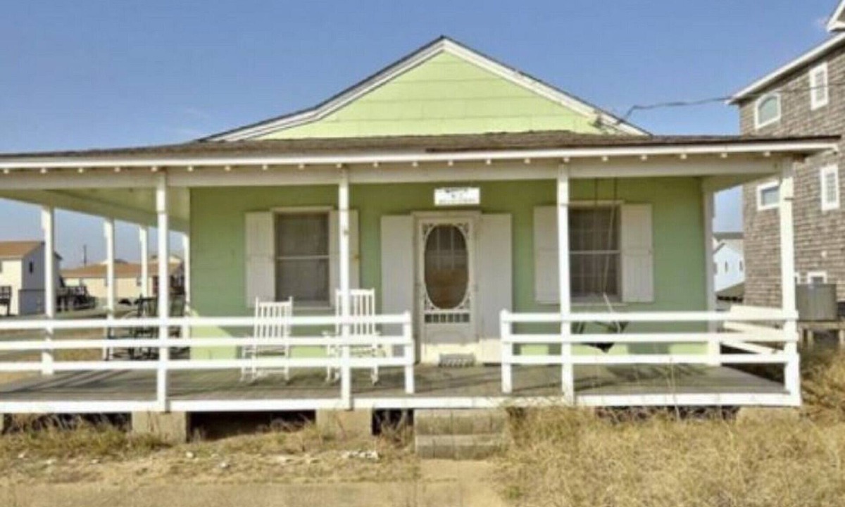 Colington Cottage | The WHITEHOUSE. Located at Kill Devil Hills on the Outer Banks of North Carolina