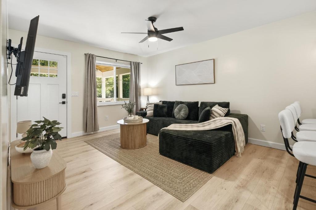 Cumming House | The Willow House Cozy Retreat Near Lake Lanier