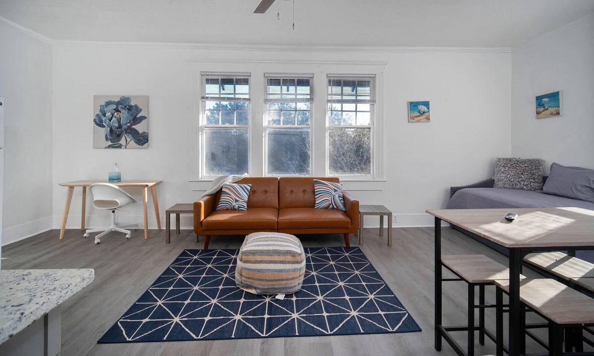 Five Points House | This house is a 1 bedroom(s), 1 bathrooms, located in Jacksonville, FL.