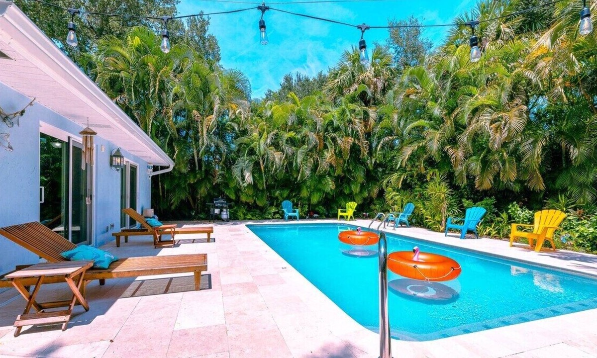 Old Orchid House | This house is a 3 bedroom(s), 2 bathrooms, located in Vero Beach, FL.