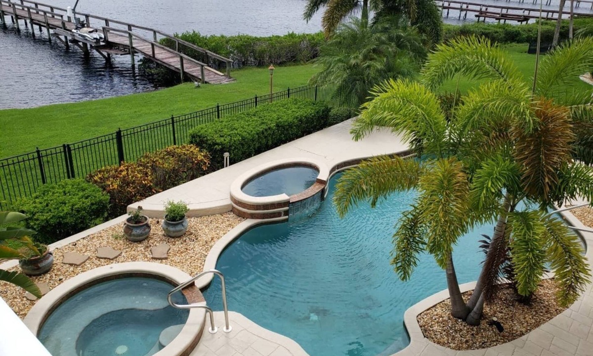 Gulf Cove House | This house is a 6 bedroom(s), 4.5 bathrooms, located in Port Charlotte, FL.