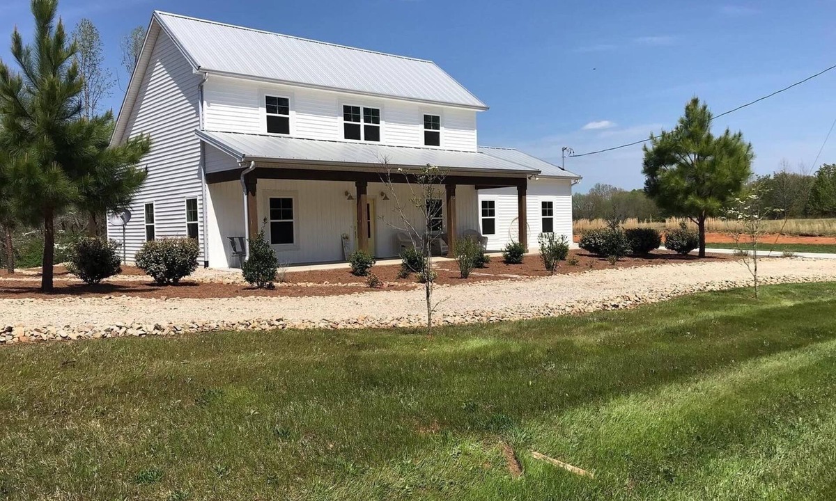 Winchester House | Tims Ford Lake! Modern farmhouse right across street from State Park