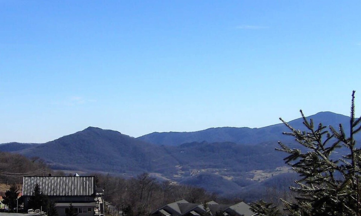 Banner Elk House | TM-2 Discounted Concert Packages! Amazing 6-Bedroom Hot Tub