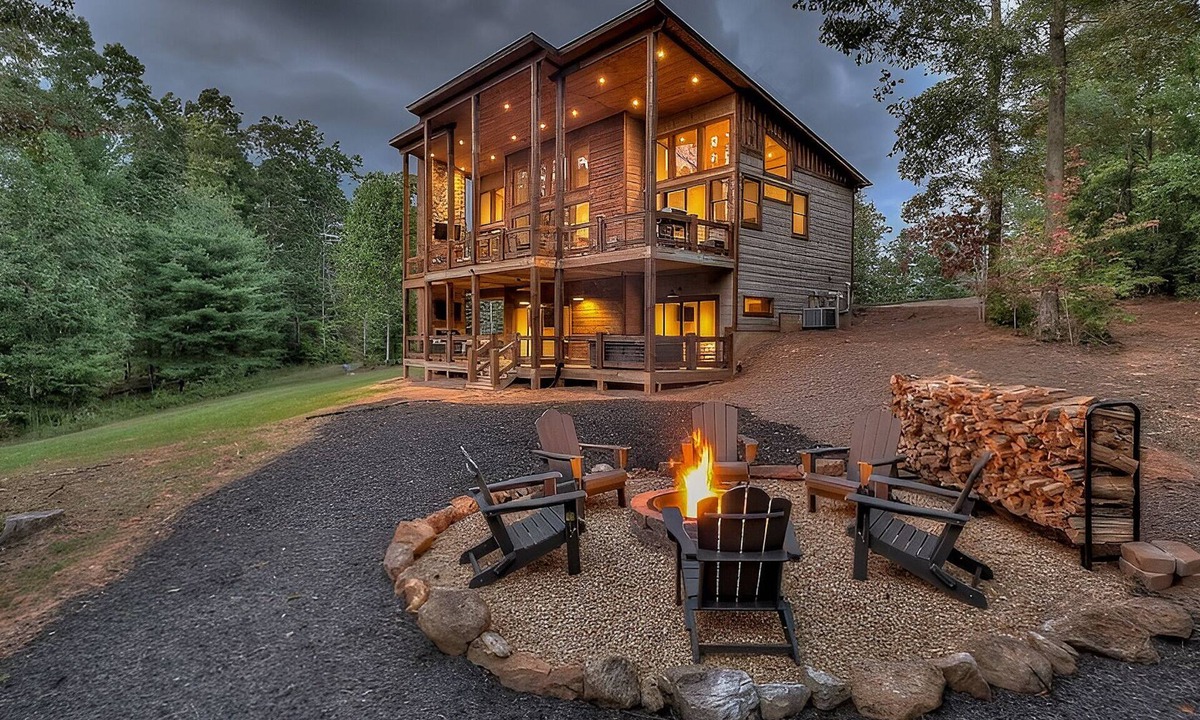 Epworth Cabin | Toasted Oak Luxury Blue Ridge Cabin w/Hot Tub