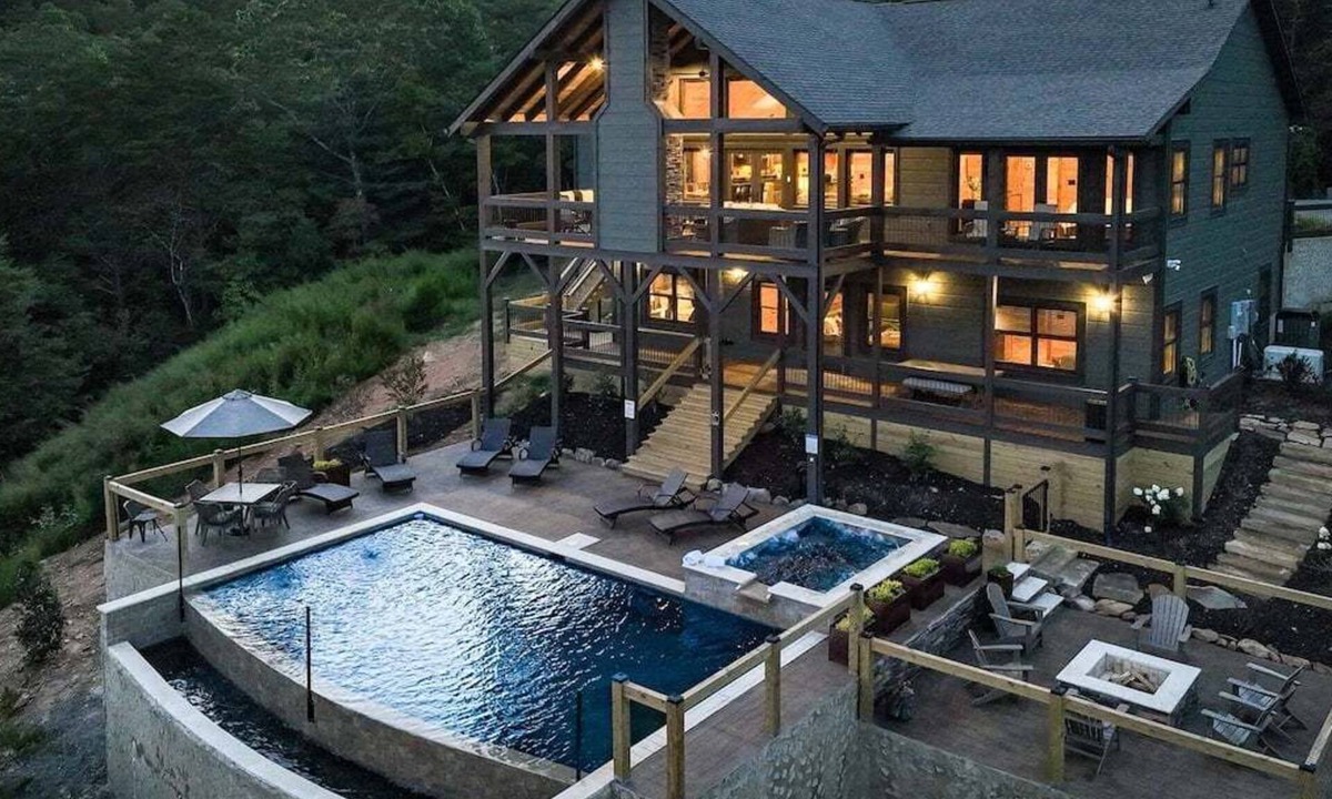 Mineral Bluff Cabin | Toccoa Vista Pool & Spa |Mineral Bluff, GA