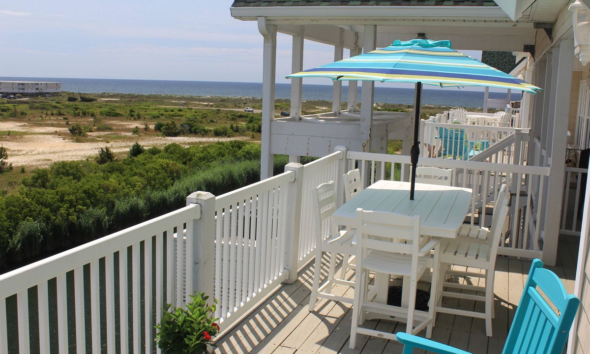 Ocean Isle Beach Villa | Top Floor/Ocean View! 4BR/4BA - Pet Friendly