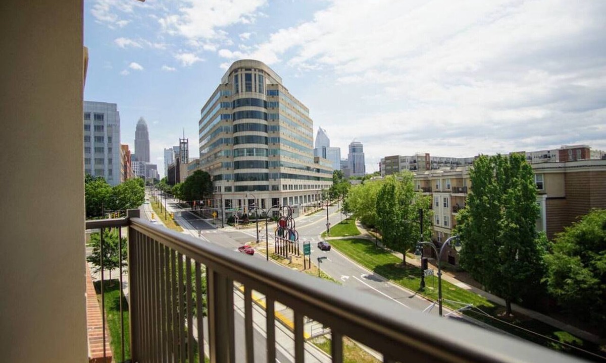 Fourth Ward Apartment | Top Floor with City Views ★ Gym & Pool ★ King Bed