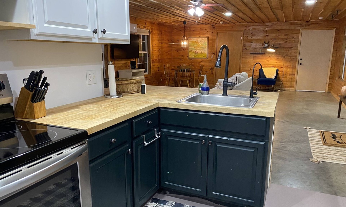 Mammoth Cave Cabin | Trailboss Cabin near Mammoth Cave at Noble Pine Campground