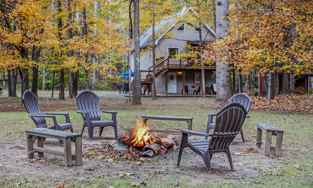 Great Cacapon House | Trails End - riverside | pets | hot tub | wifi | fire pit | grill