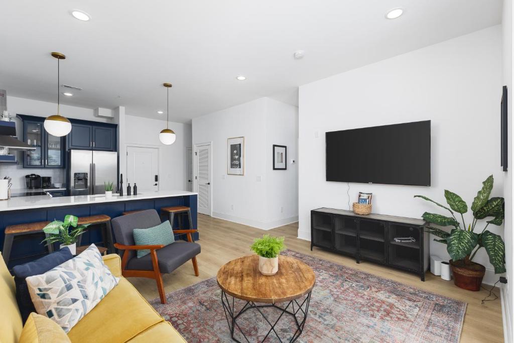 Cleveland Park Apartment | Tranquil Haven Close to Broadway with Free Parking