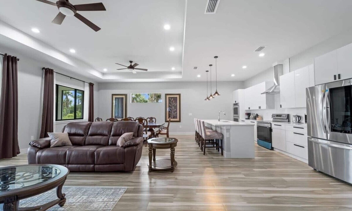 Rotonda Heights House | Tranquil location Close to Beaches Lake Front
