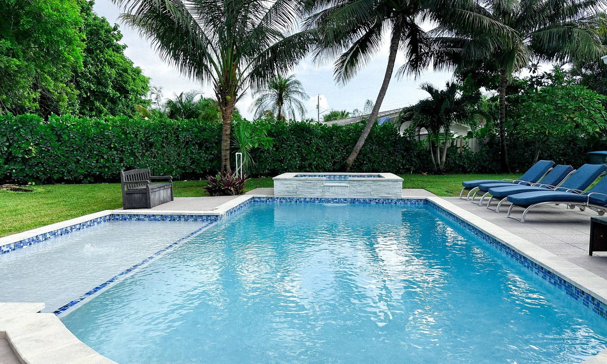 Lake Clarke Shores House | TRANQUIL PALM BEACH 5BR/4BA HOME - PRIVATE POOL - HOT TUB - HOME THEATER