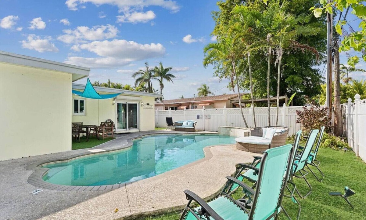 Melaleuca Gardens House | Tranquil Waters w. Heated Private Pool in Central Dania Beach