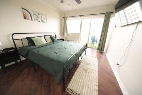 North Capitol Apartment | Traveling nurses and professionals Parking included Pet friendly Downtown