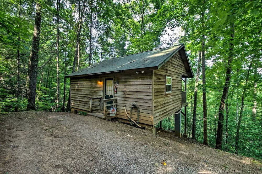 Bryson City Cabin | Tree Cabin with a Private Hot Tub near Nantahala National Forest in North Carolina