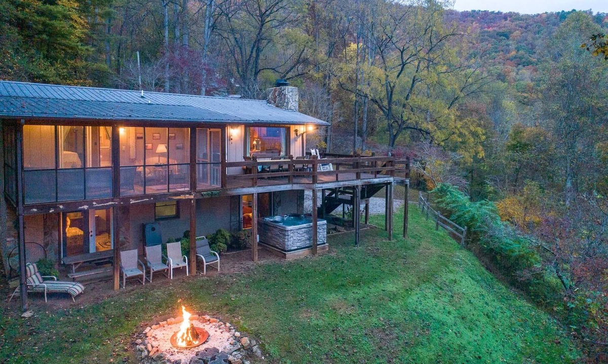 Sylva House | Tree Tops - Comfy Home w/Long Range Mountain Views - Hot Tub! Fire Pit! Great Location!