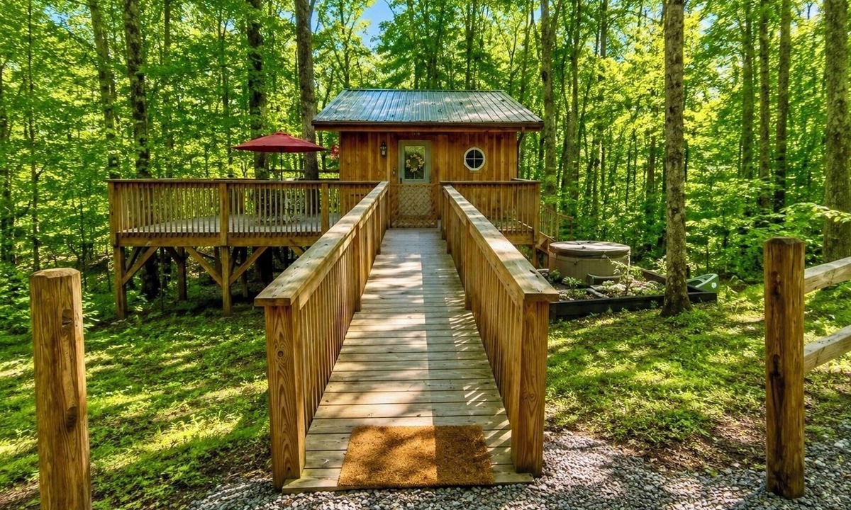 Walland Cabin | Treehouse by the Creek: Cozy Treetop Nest with a Hot Tub