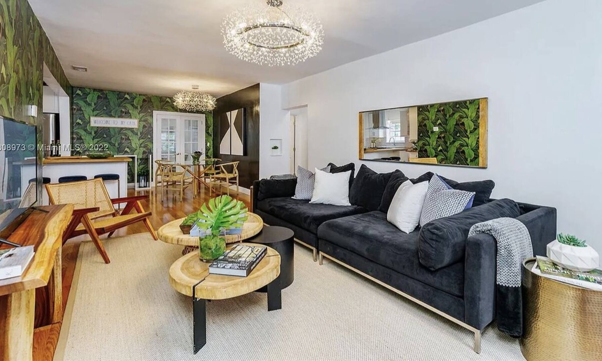 El Portal House | Tropical 4-Bedroom Oasis!! 15 Min From The Beach!!