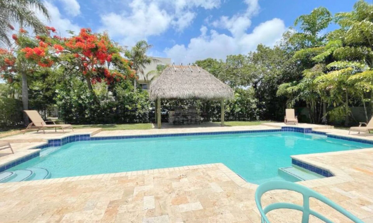 Royal Poinciana House | Tropical Breeze N 6 Guests-Heated Pool-Golf-Beach