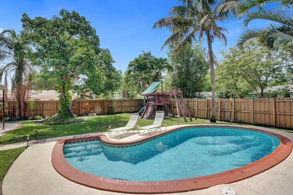 Deerfield Beach Villa | Tropical Oasis+heated Pool-4BR/KINGS/1mi to BEACH!
