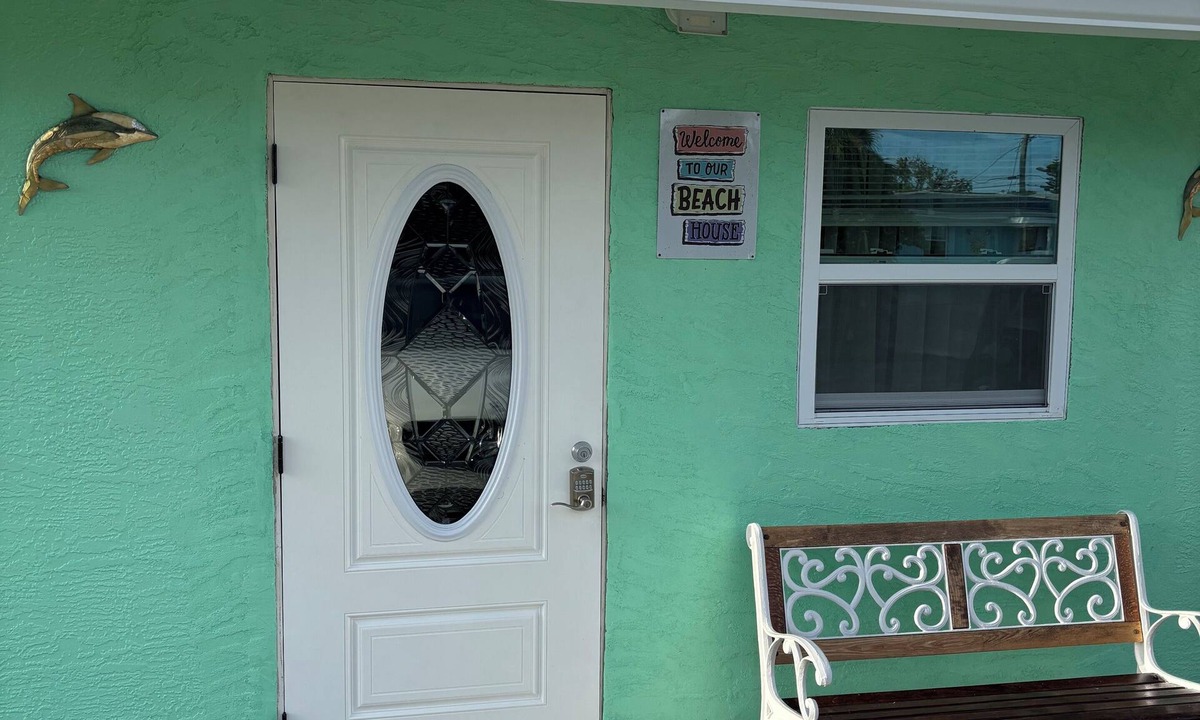 South Venice Apartment | Tropical Venice Suite Heated Pool Pet-Friendly