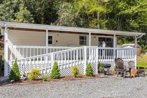 Sylva House | Tucked Away - Magical Location on the River, Hiking, and Rafting!