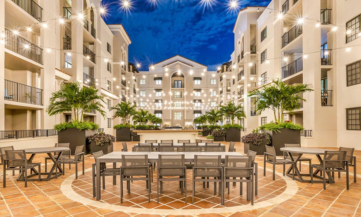 Coral Gables Section Apartment | Tucker at Gables Grand Plaza Miami