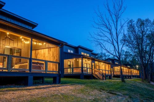 Johnson City Ski Chalet | Tway Bird Chalet on The Watauga River