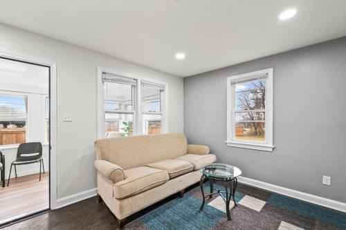 Centreville House | Two Dulles homes 1 price sleeps 16 w/EV parking
