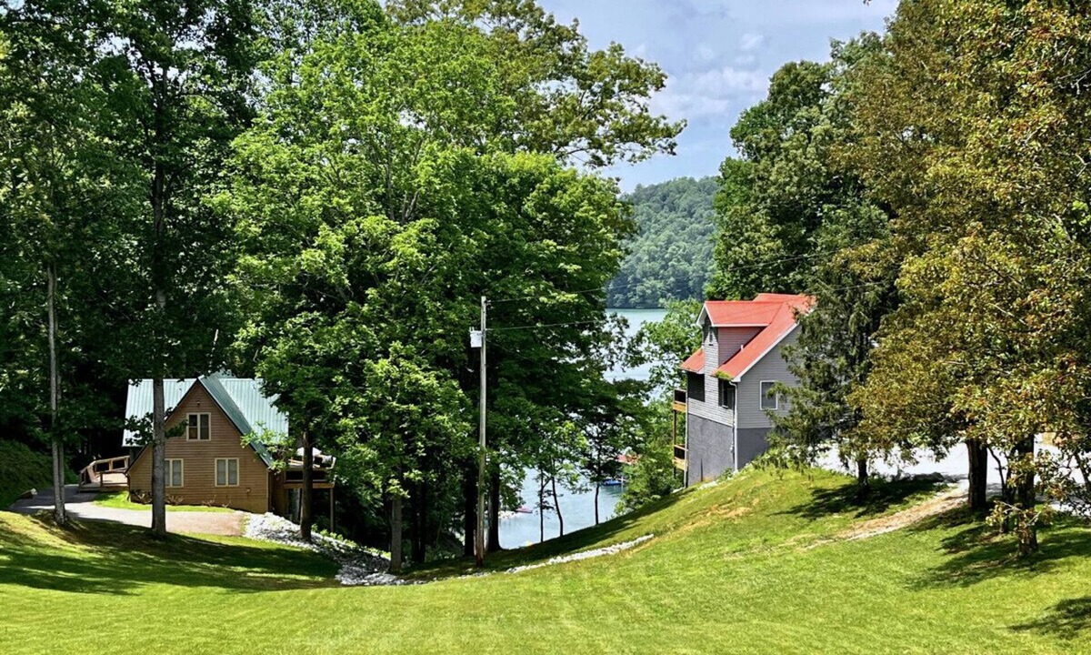 La Follette Cabin | Two neighboring homes to accommodate 35+ guests