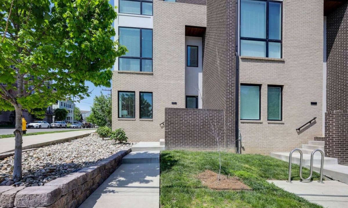 West End House | Two Townhomes | Rooftop Lounges | Skyline Views