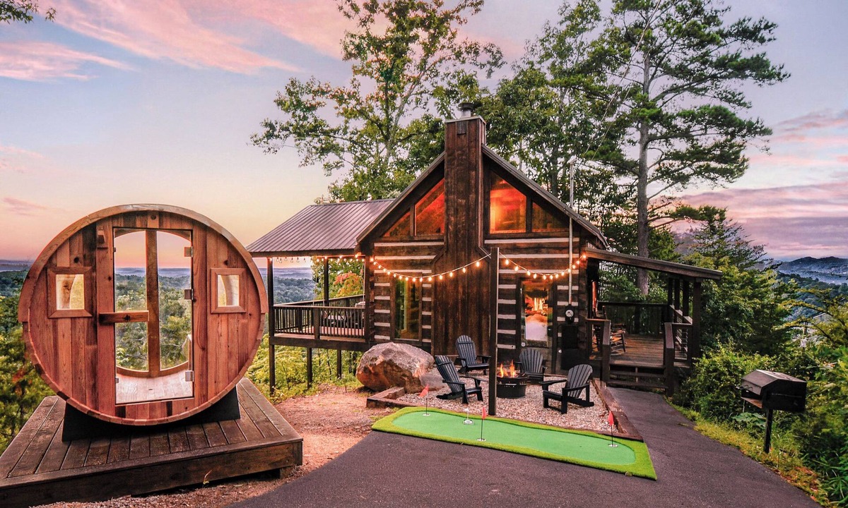 Sevierville Cabin | Ultra Romantic! 180 View! Sauna-HotTub-PuttPutt!