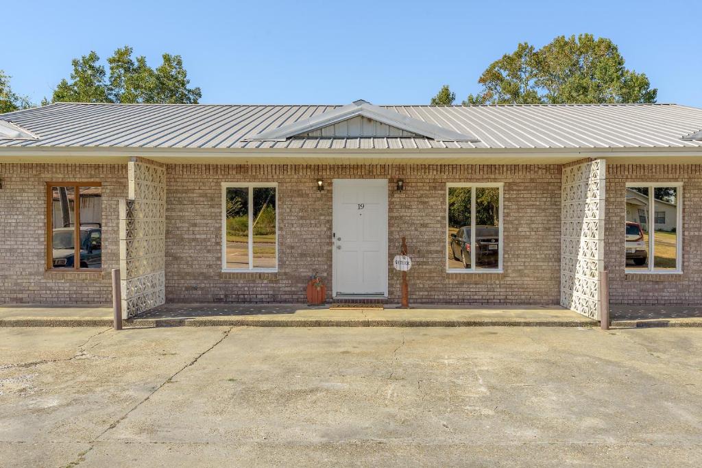 Enterprise Apartment | Unit 19 Green Acres Apartment