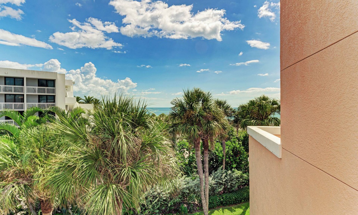 Longboat Key Condo | Unit #320 Sand Cay Beach Resort Gulf Front