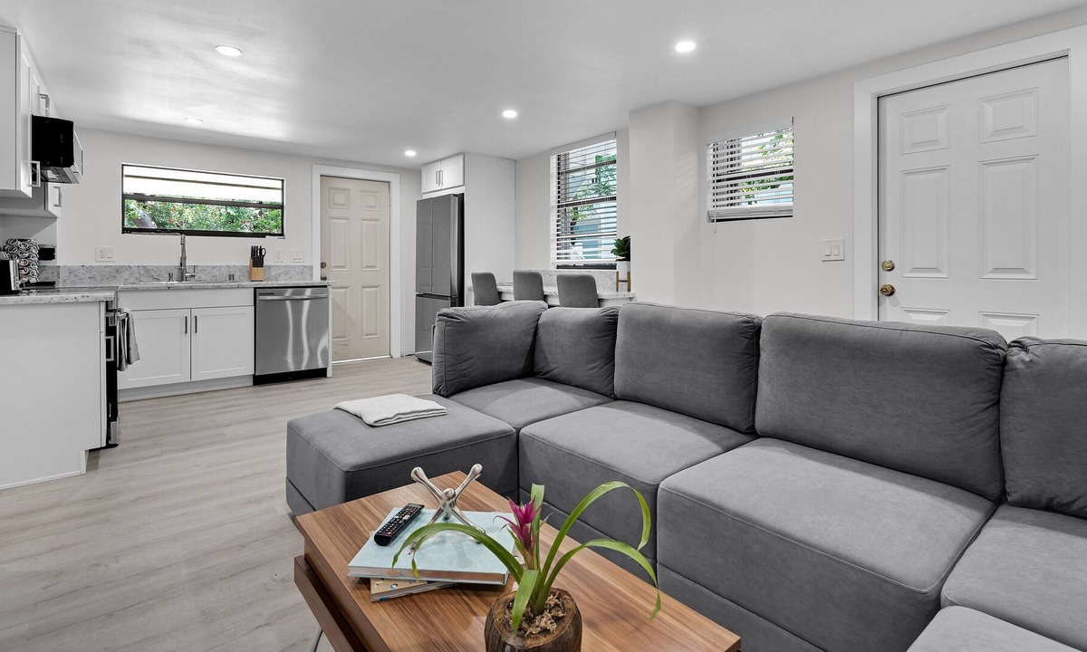 Islamorada Apartment | Updated 2 bedroom Space in Islamorada Arts District. Walk to Many Attractions!