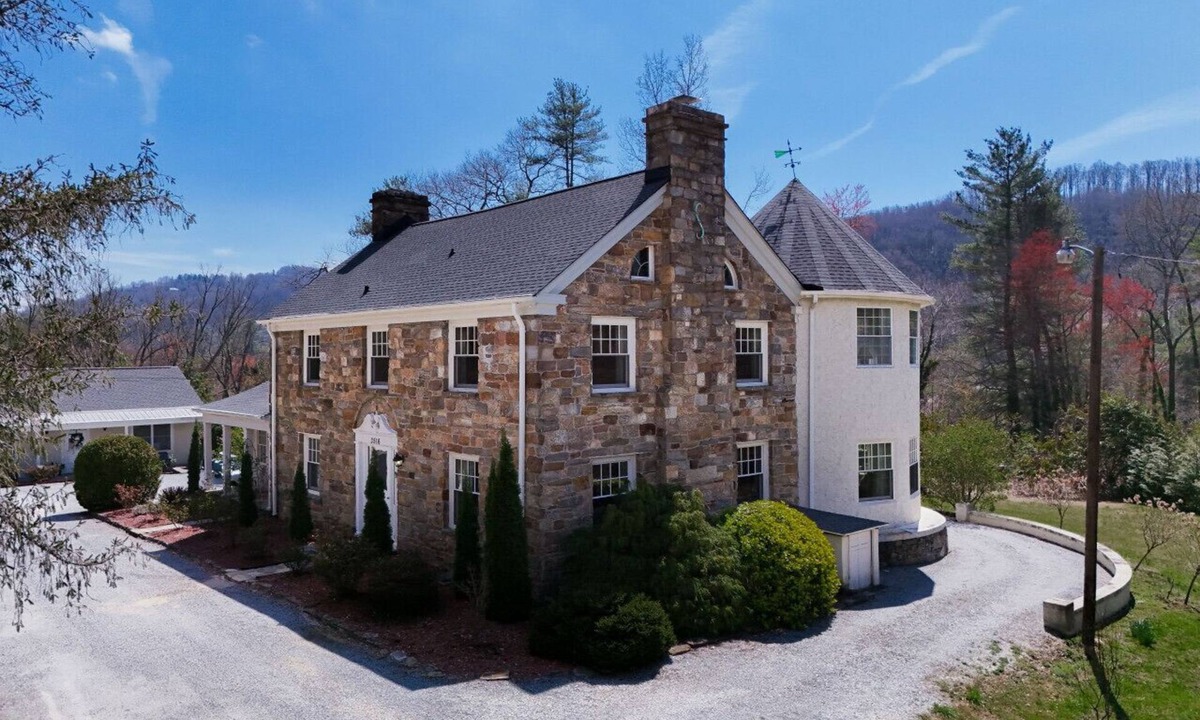 Hendersonville House | Updated Historic House in Peaceful Garden Setting