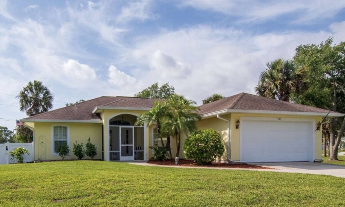 Sebastian Highlands House | Updated Private 3/2 Beach Getaway w/Heated Pool